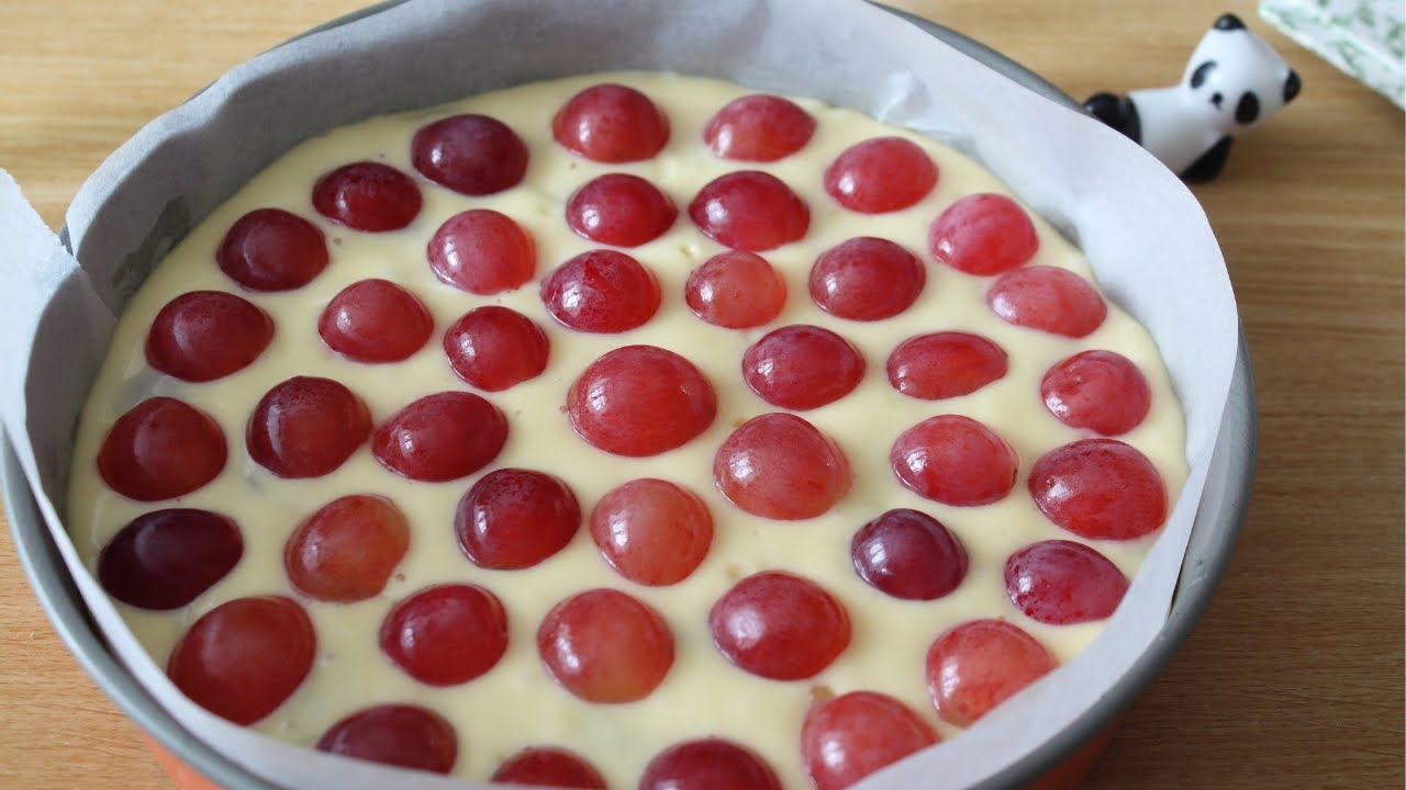 Torta yogurt e uva. Ricetta leggera senza burro. Dolce facile e goloso.