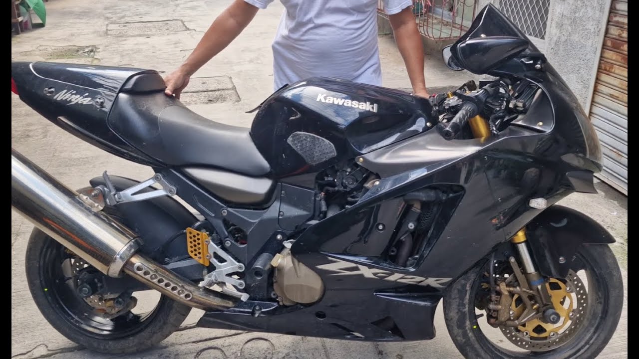 Kawasaki ZX12R Picking up the new bike.