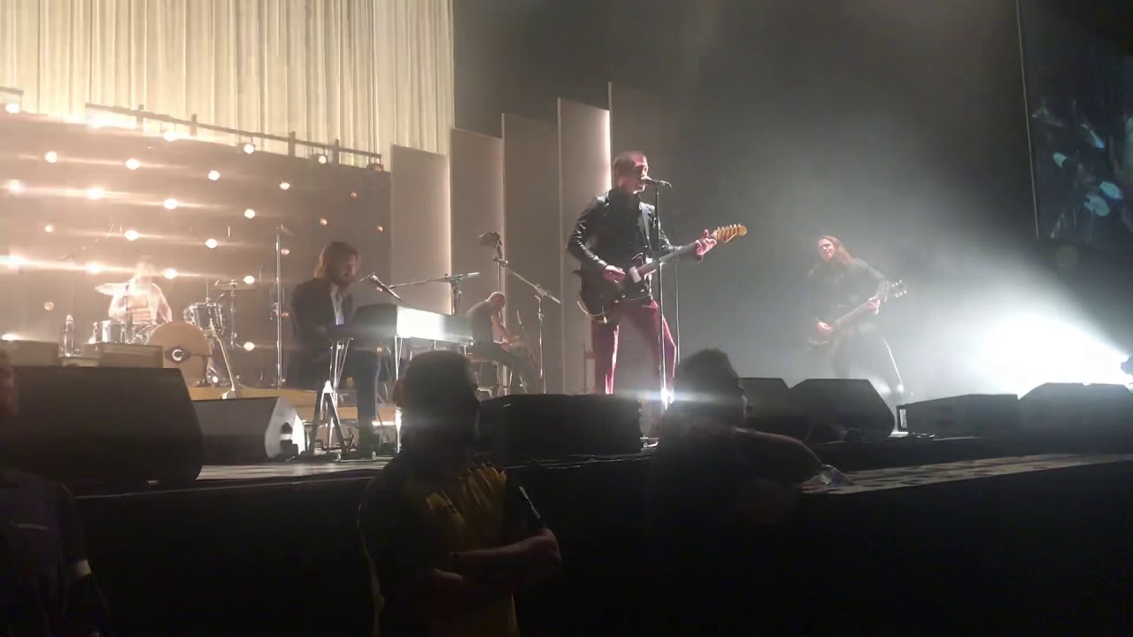 Arctic Monkeys - Crying Lightning live @ Fly DSA Arena (Sheffield) show #4