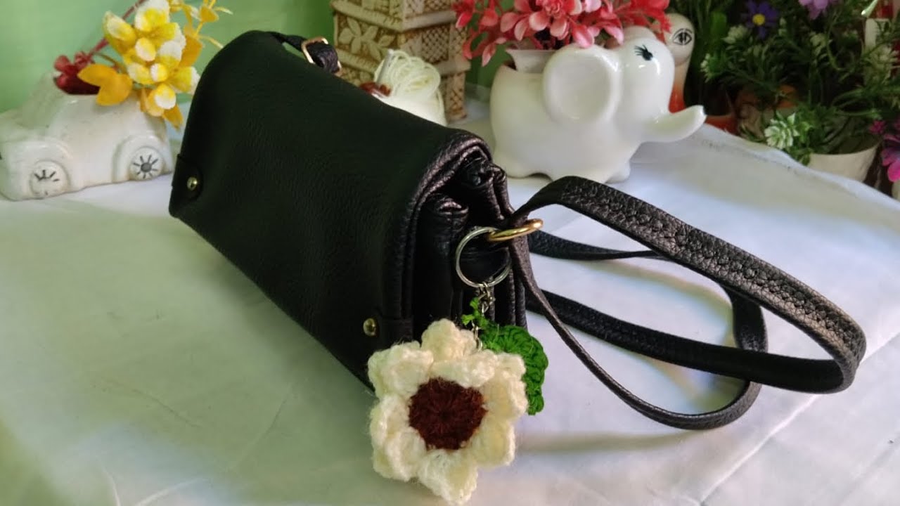 Cute Crochet Sunflower Keychain 🌻 | Easy Handmade Yarn Keychain Tutorial | DIY Crochet Flower