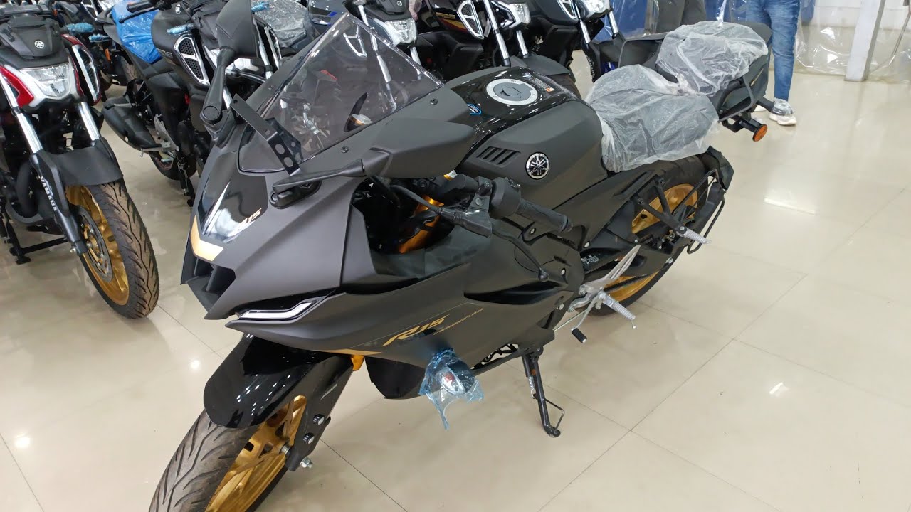 2024 Yamaha R15 V4 Detailed Review Features Mileage Price #yamaha #r15 #r15v4