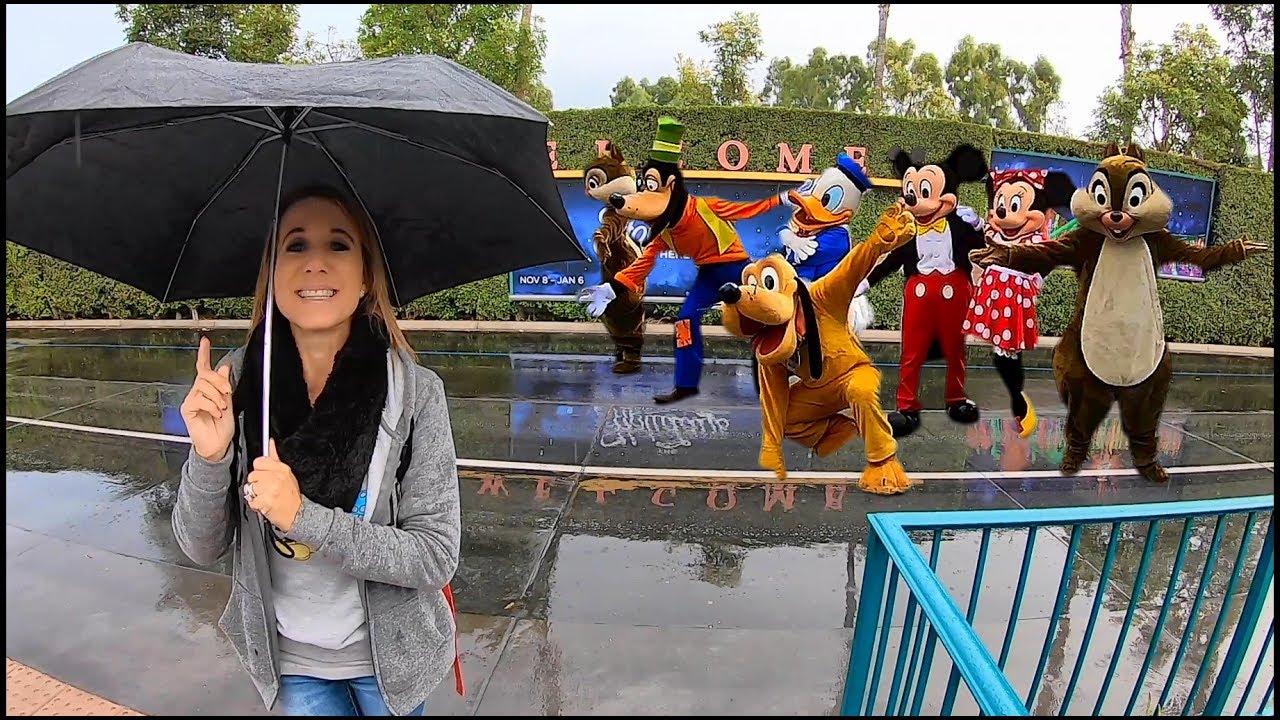 Disneyland Band March Down Main Street With Mickey And Friends - billisa