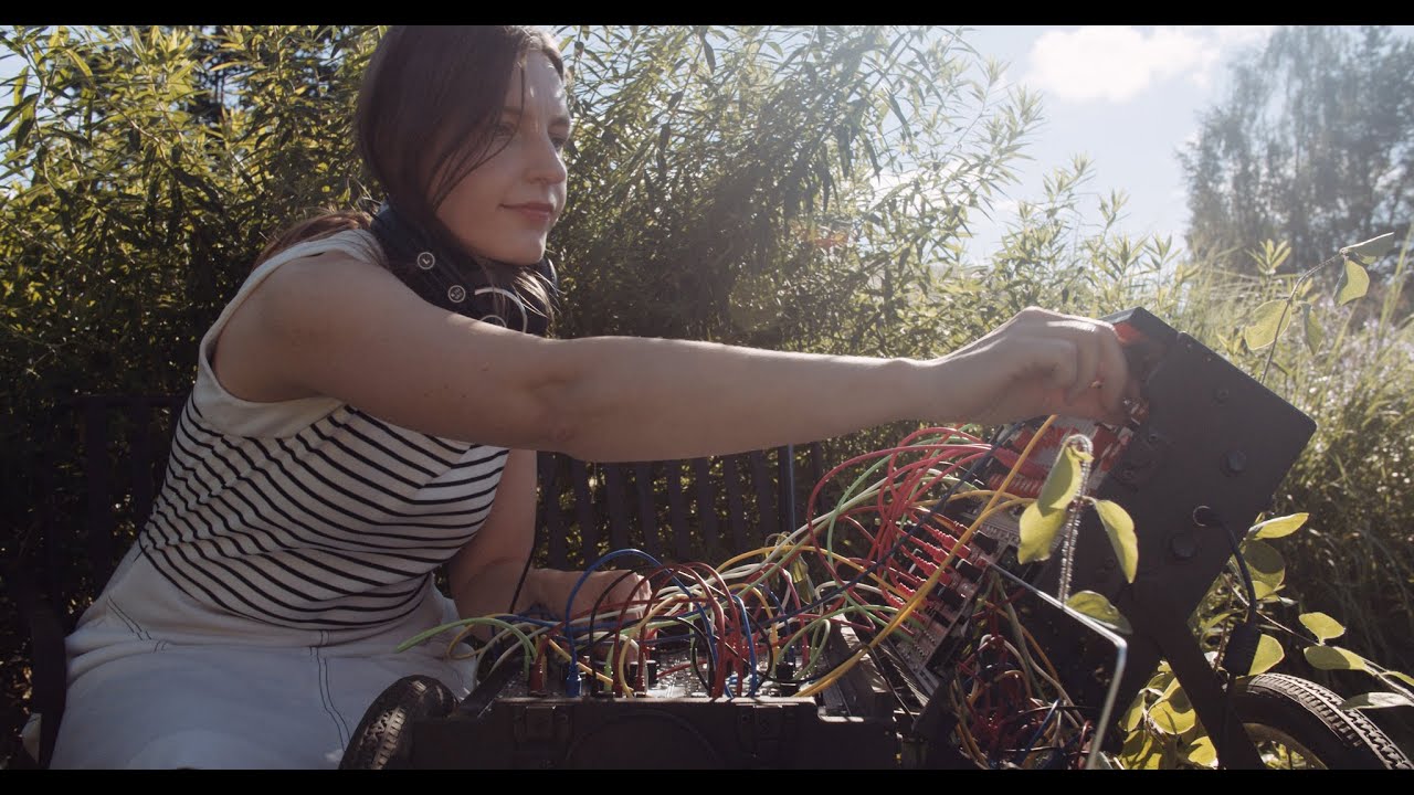 Lau Nau Live in the Orchard