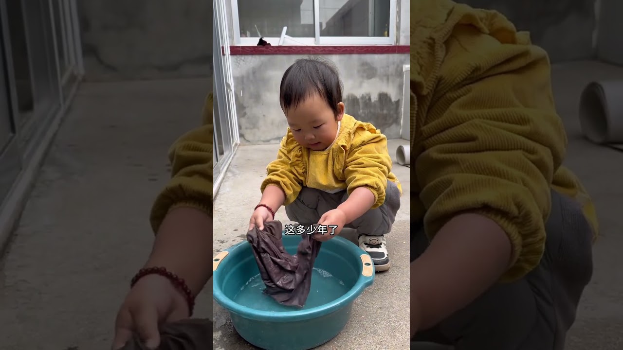 铺上地板革，擦擦玻璃，封院子工程就算彻底结束了，暖暖和和的#记录我的农村生活 #人间烟火最抚人心 #三农 @DOU+上热门 @DOU+小助手