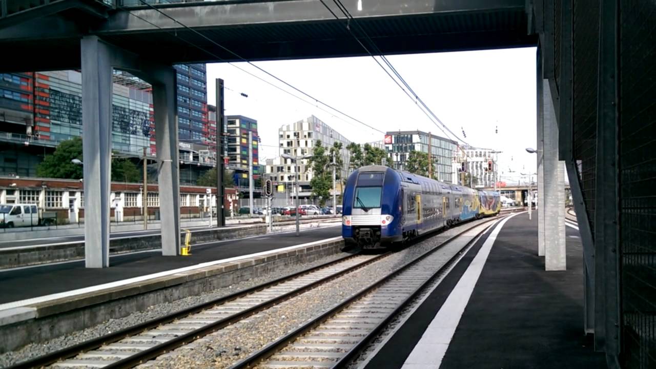 TER 2N NG (Z 24500) au d&eacute;part en gare de Lille