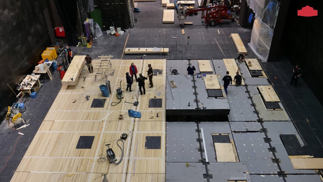 Unser Bühnenboden wurde ausgetauscht!