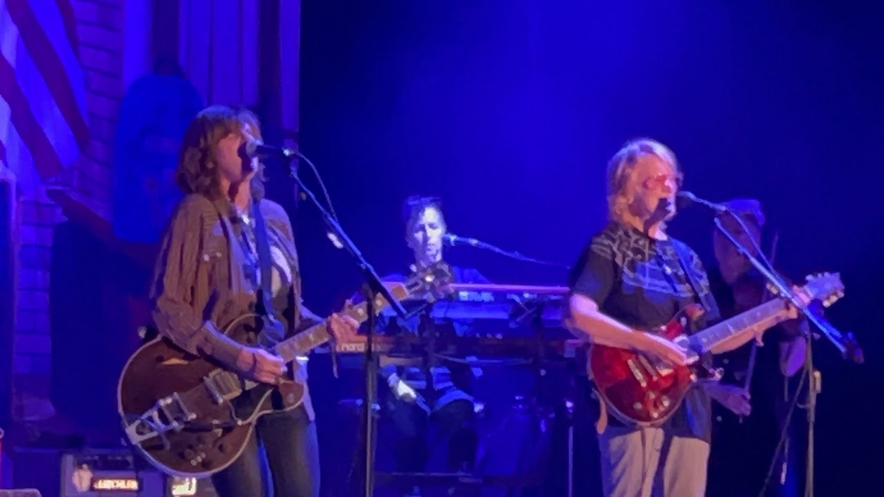“Midnight Train to Georgia” and “Closer to Fine” Indigo Girls - Live 2025
