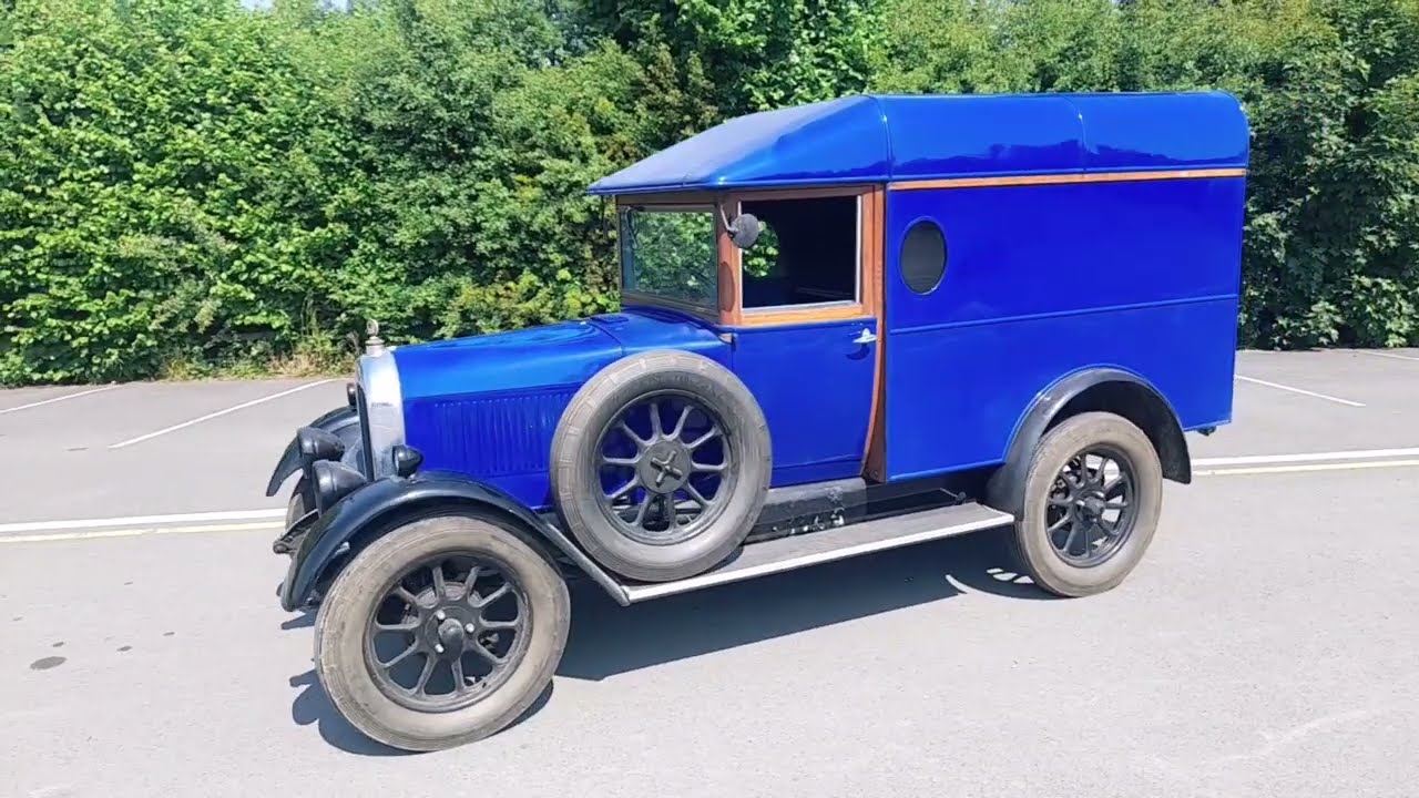 Lot 131 - 1930 Morris Light Van