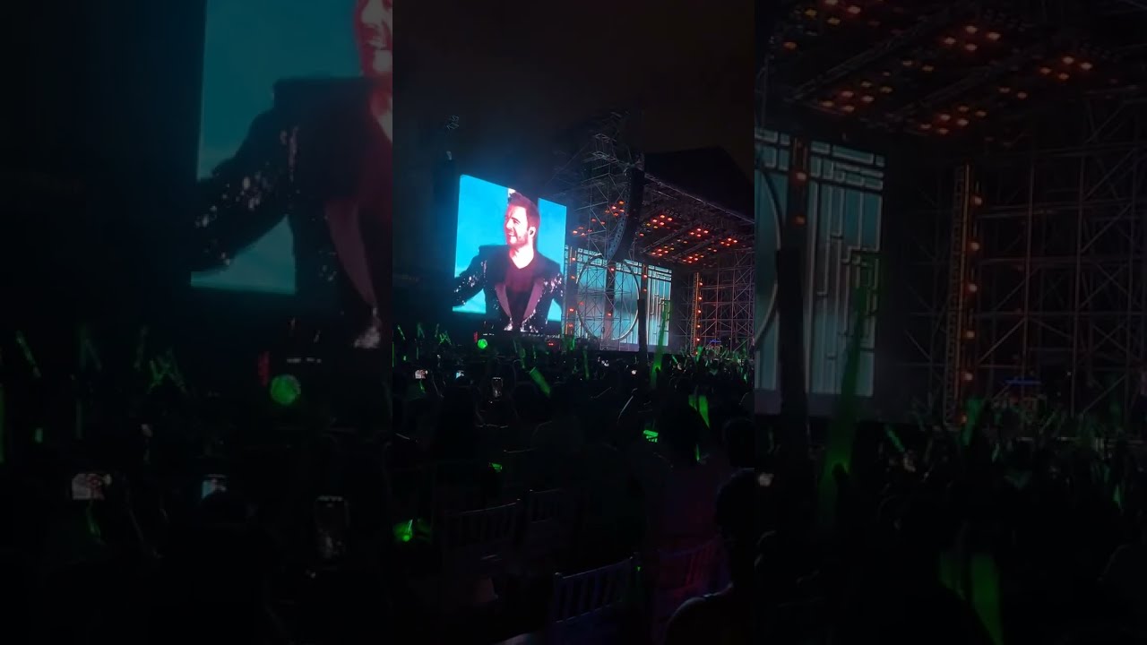 SUPER SHOW WESTLIFE ( in Thong Nhat Stadium, Ho Chi Minh City, tonight)(2)