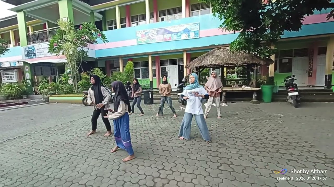 Berugaq Elen - persiapan pensi 5C
