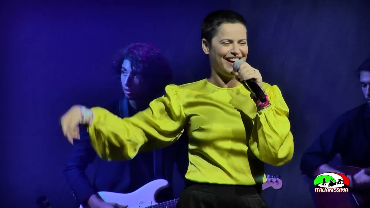SILVIA SALEMI canta dal vivo  LA NEVICATA DEL 56 #musicaitaliana