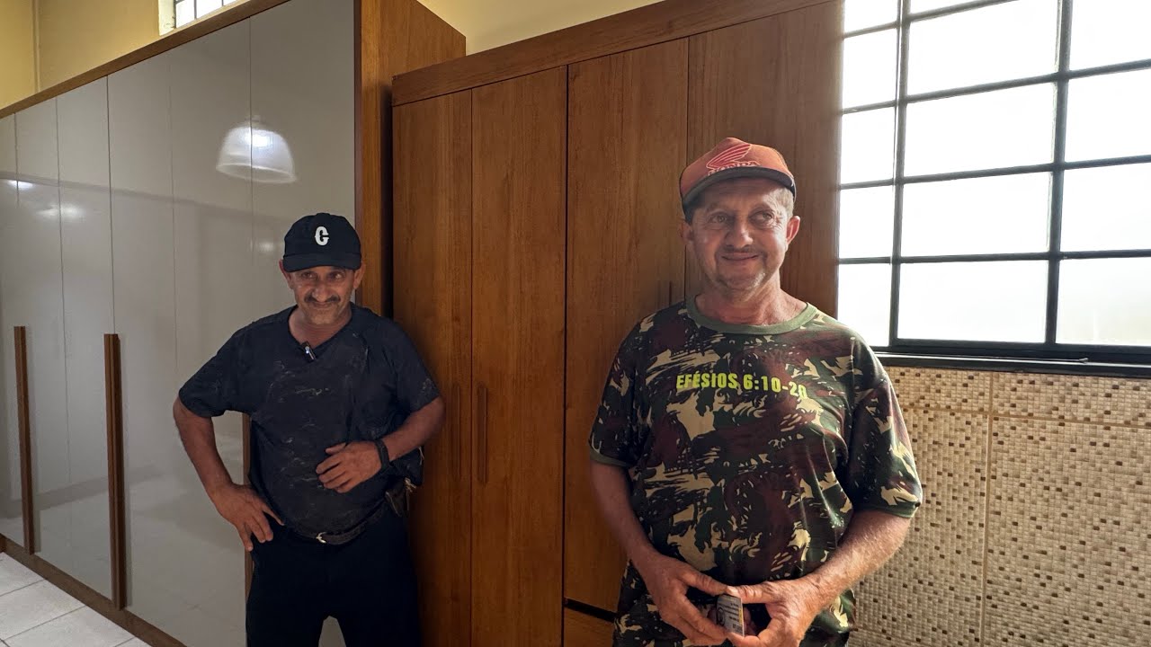 ELES NUNCA TIVERAM UM GUARDA-ROUPA ASSIM…