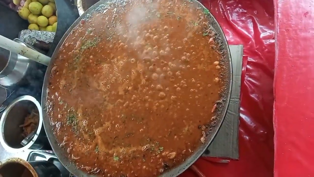 Delhi Style famous Chole Kulche at Andheri near Chakala Metro #verytastyfood#enjoyeverybite #chole😋😋