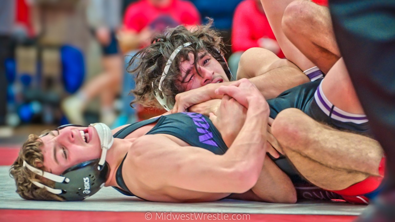 120 – Owen Kelly {G} of Downers Grove North IL vs. Aaron Nelson {R} of West Aurora IL