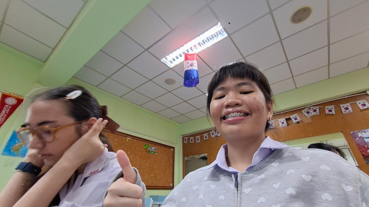 1 อาทิตย์ก่อนจบ ม.6 ณ โรงเรียนหญิงล้วนชื่อดังย่านนิวยอร์ก
