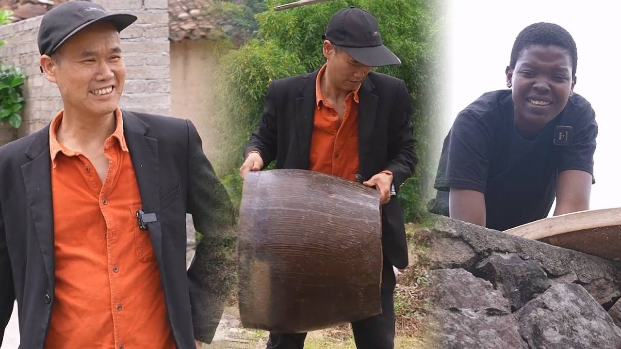 Наконец-то мой муж закончил работу и пришел помочь мне. Он так усердно работал!