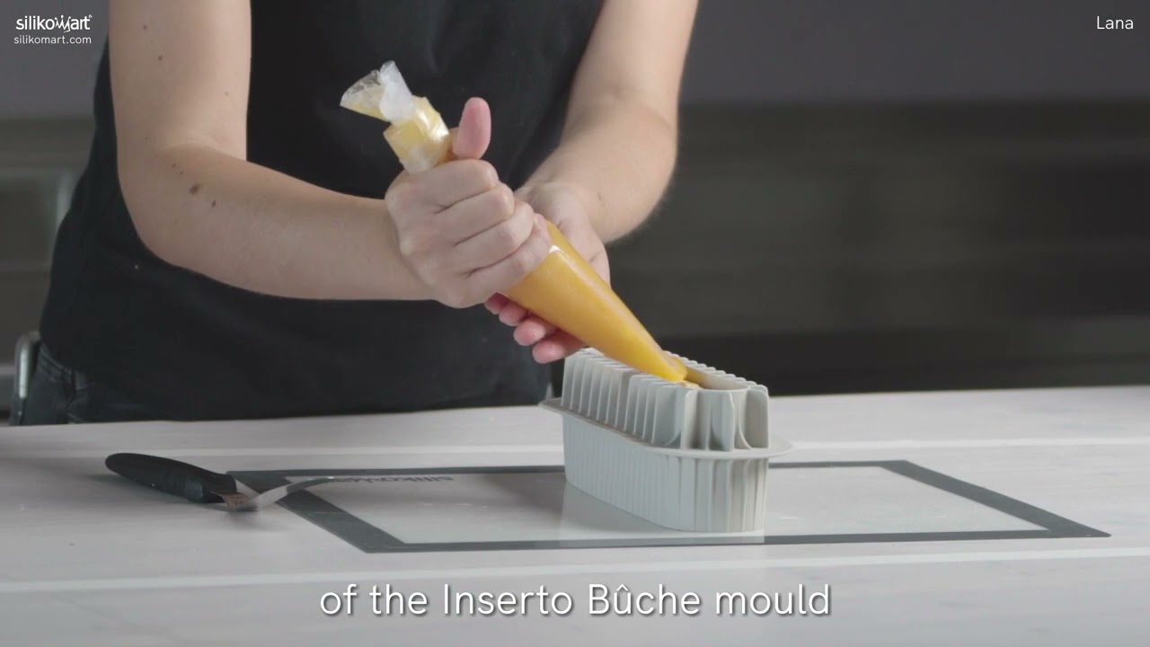 Réalisez une bûche à l'aspect laine unique avec le moule Lana   SILIKOMART