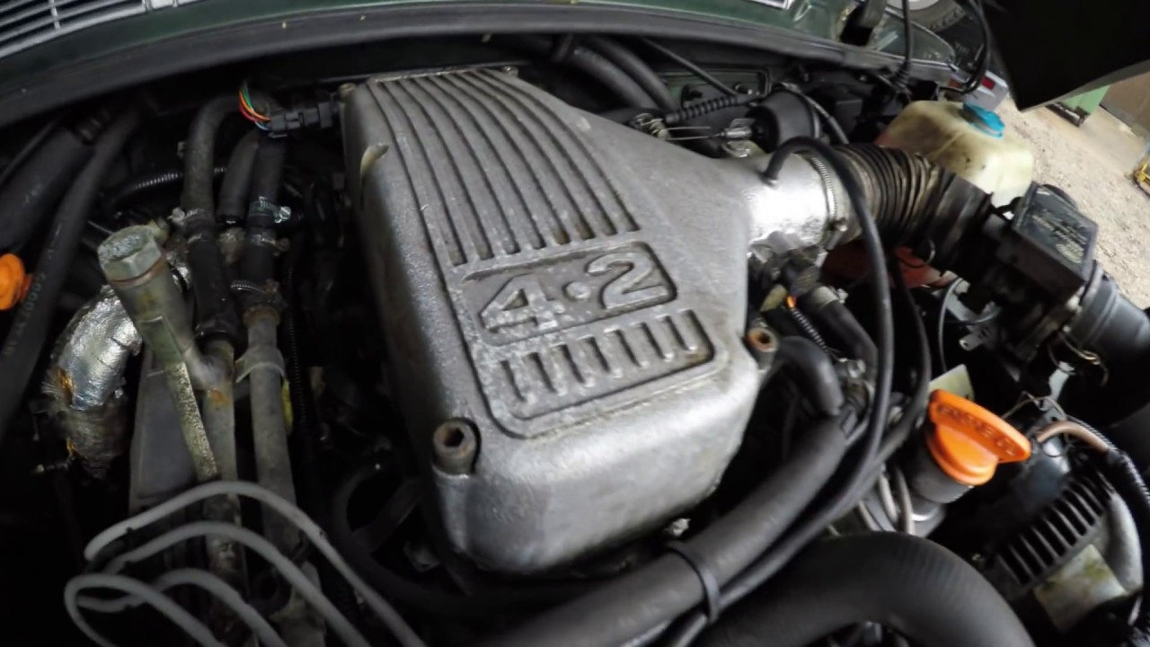 Defender conversion 300tdi into 4.2 v8 monster , engine test fit+ bonus footage of upcoming project