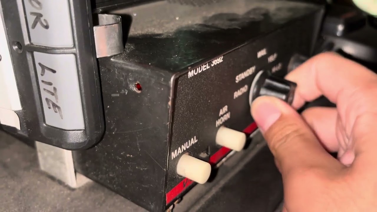 Code 3 Vcon siren demo with Hi-Lo on a Rescue Truck
