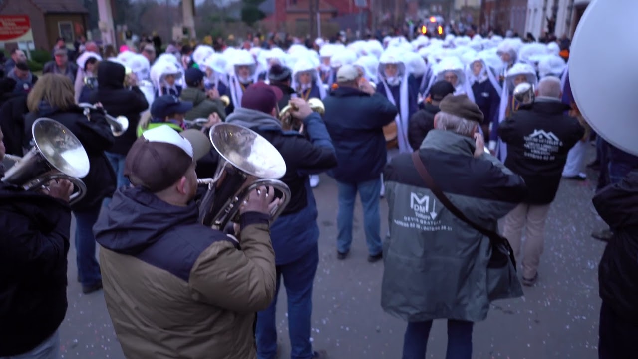 Carnaval de Leval-Trahegnies 2023 7 Société les Paysans