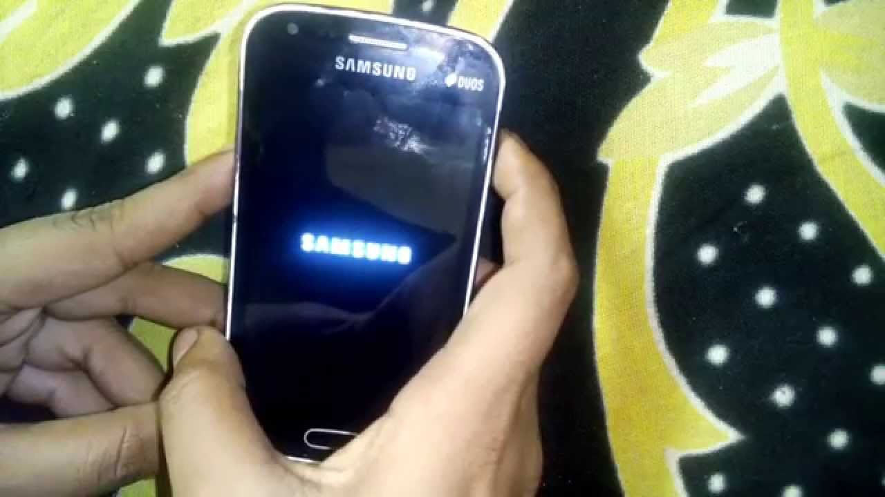 samsung s dous 2 stop at samsung logo , constantly blink