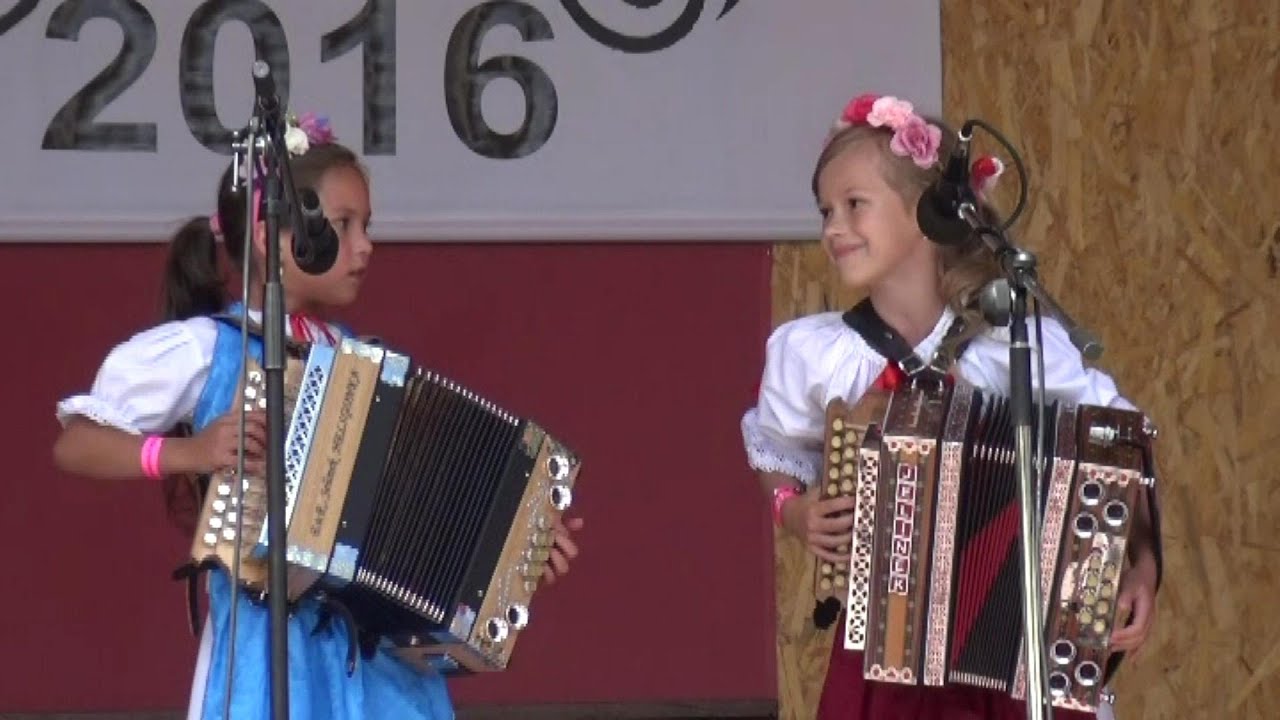 Frivaldská heligónka 2016 - Sofinka Králiková a Simonka Mária Halvoníková