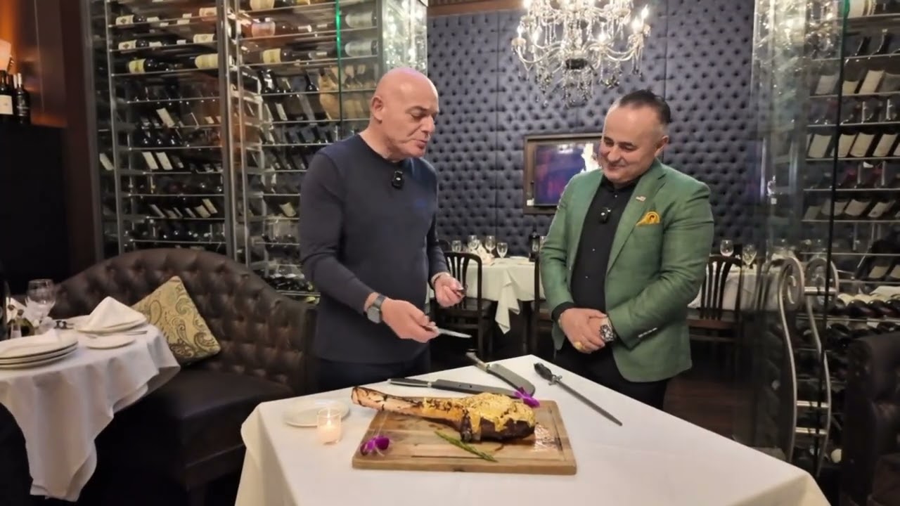 Blendi Fevziu | Sa kushton bifteku me i shtrenjte ne nje restorant shqiptar ne NY. I veshur me flori