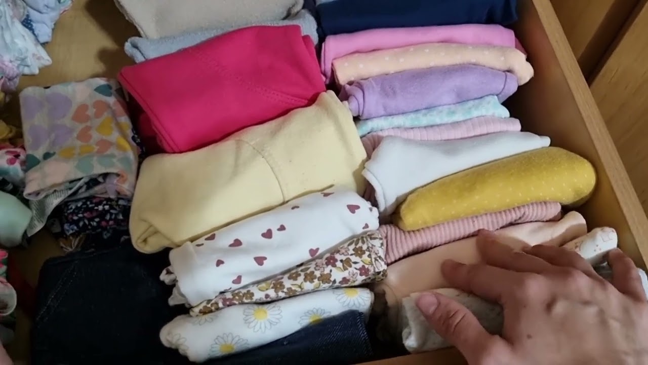 (ASMR) Tour Detalhado pelo quartinho simples dos gêmeos