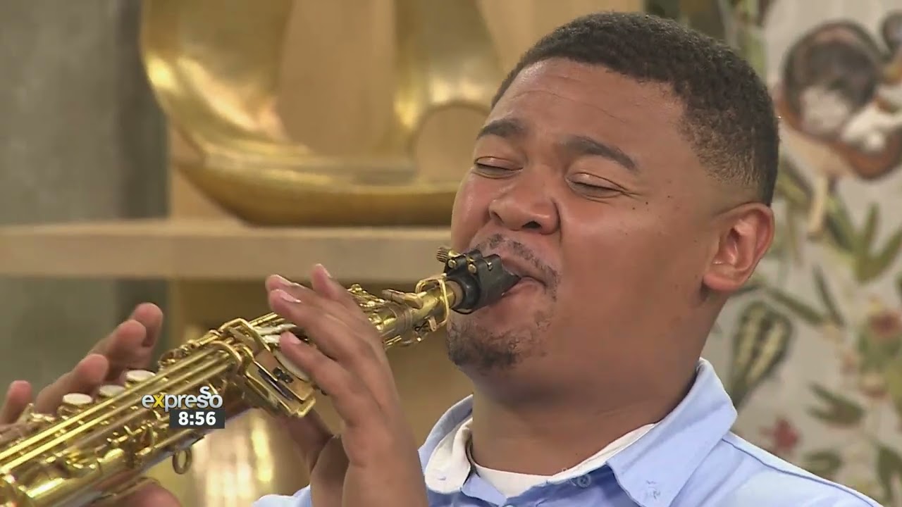 Music: August van der Westhuizen performs 'Versace' by Bruno Mars