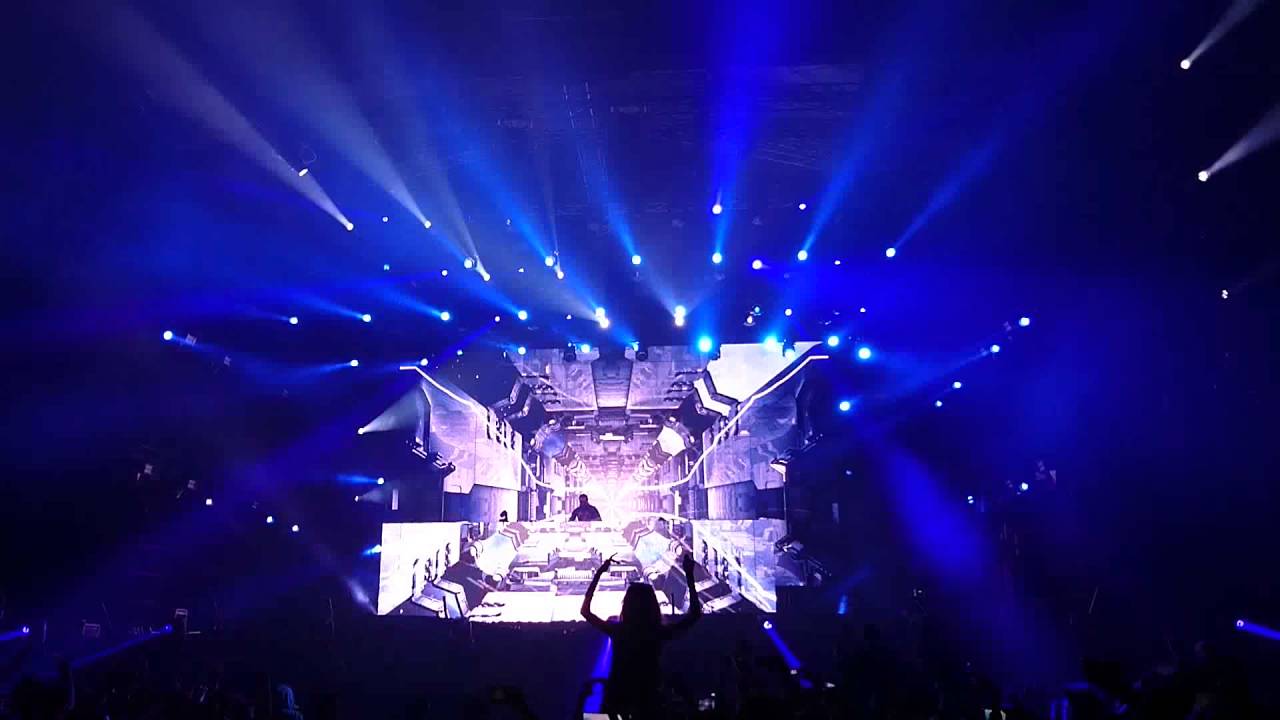 Tiesto Live @ Untold 2016 - Intro - Tiesto & The Chainsmokers - Split