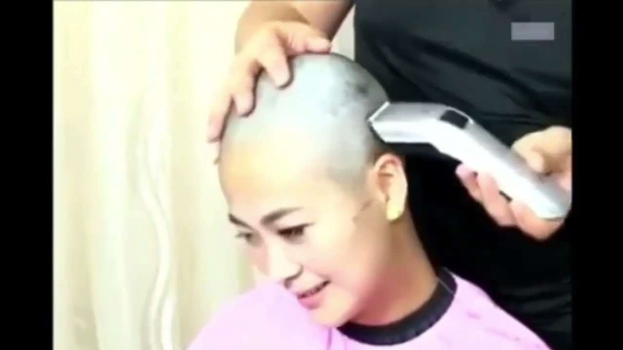 友達が坊主になるのを見つめる表情が好き！