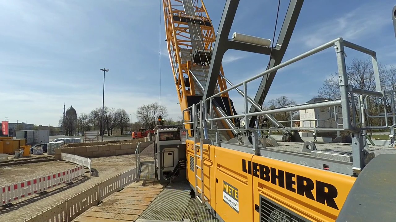 Liebherr LR1300 mit Greifer am Dresdener Elbd&uuml;ker