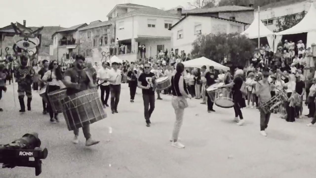 Fulióm e boteiros de Viana do Bolo. Mascarada Ibérica Vibomask, Vilarinho de Conso, 18 maio 2025