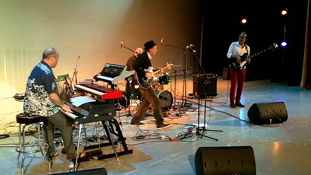 A LOVE ELECTRIC Featuring JOHN MEDESKI