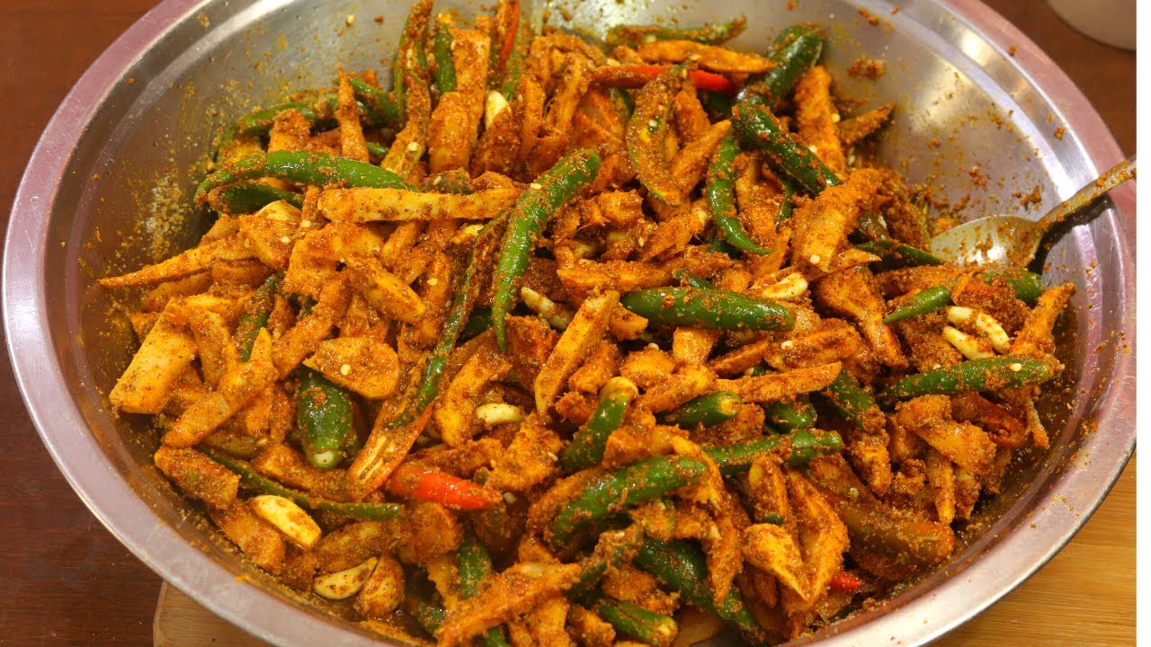 लहसुन अदरक और मिर्च का अचार | Lahsun Adrak Mirchi ka achar | Garlic Ginger chilli pickle