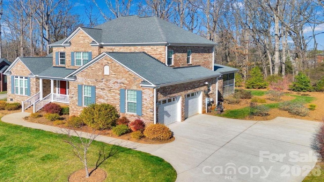 535 Brightleaf Place NW, Concord, NC Presented by Carey Finn.