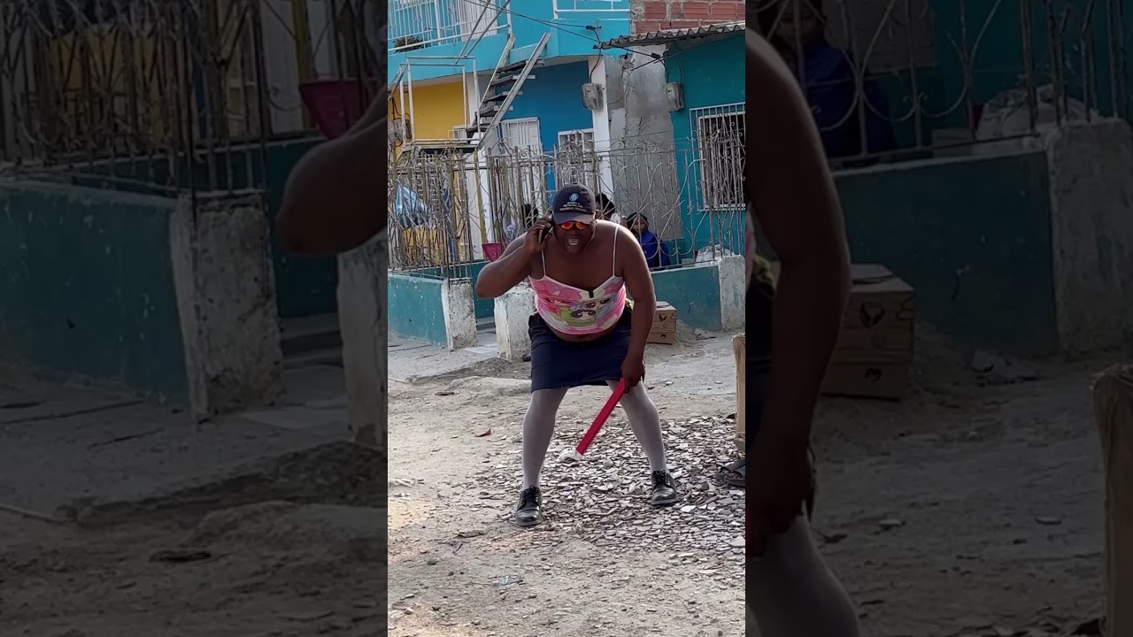 Chica Se P1erd3 En El Pueblo