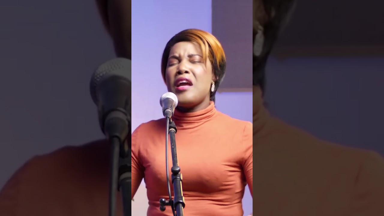 Yahweh yahweh EH : Yon adaptasyon kreyol , SR Shella Celestin Nougaisse