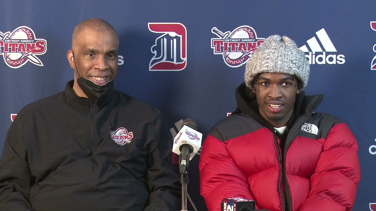 Antoine Davis celebrates breaking Detroit Mercy's all-time scoring record, dad Mike Davis coaching