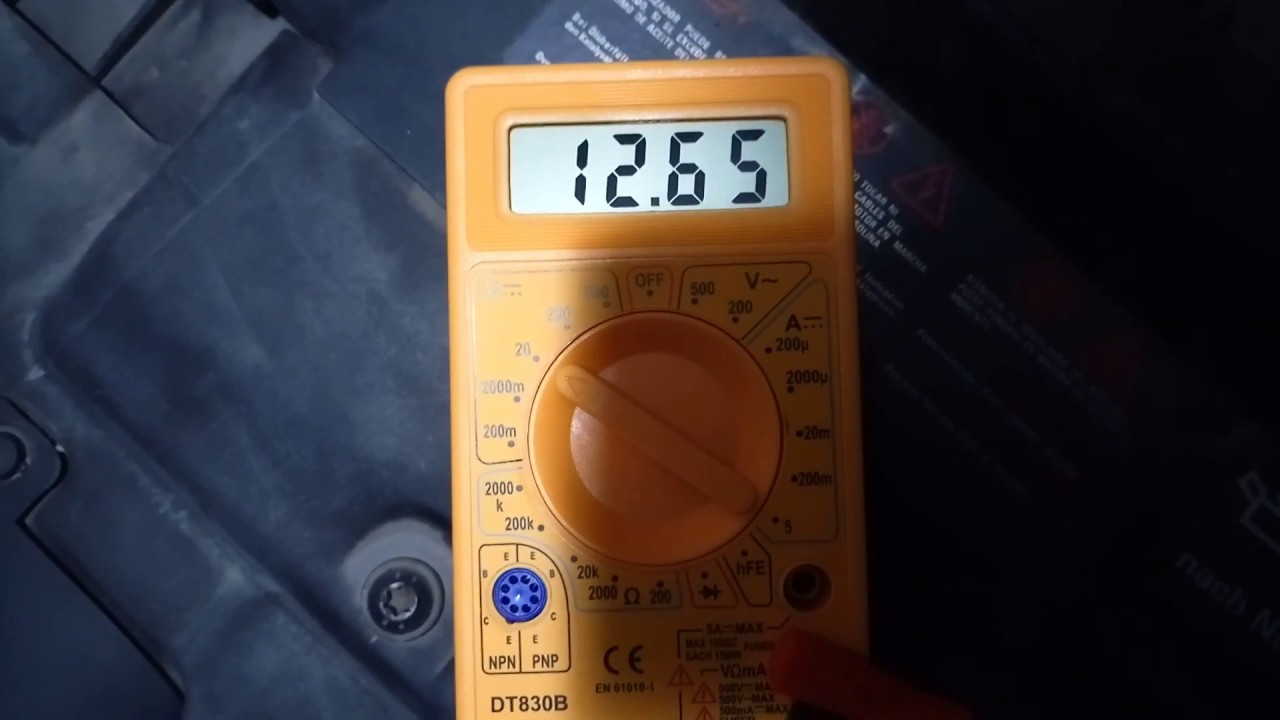 Come misurare la tensione della batteria di un'auto / how to measure car battery voltage