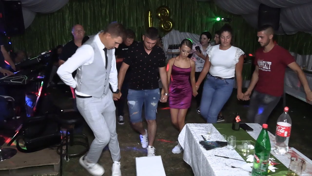 Kad omladina zaigra kolo... Stefanovo punoletstvo, Pecka