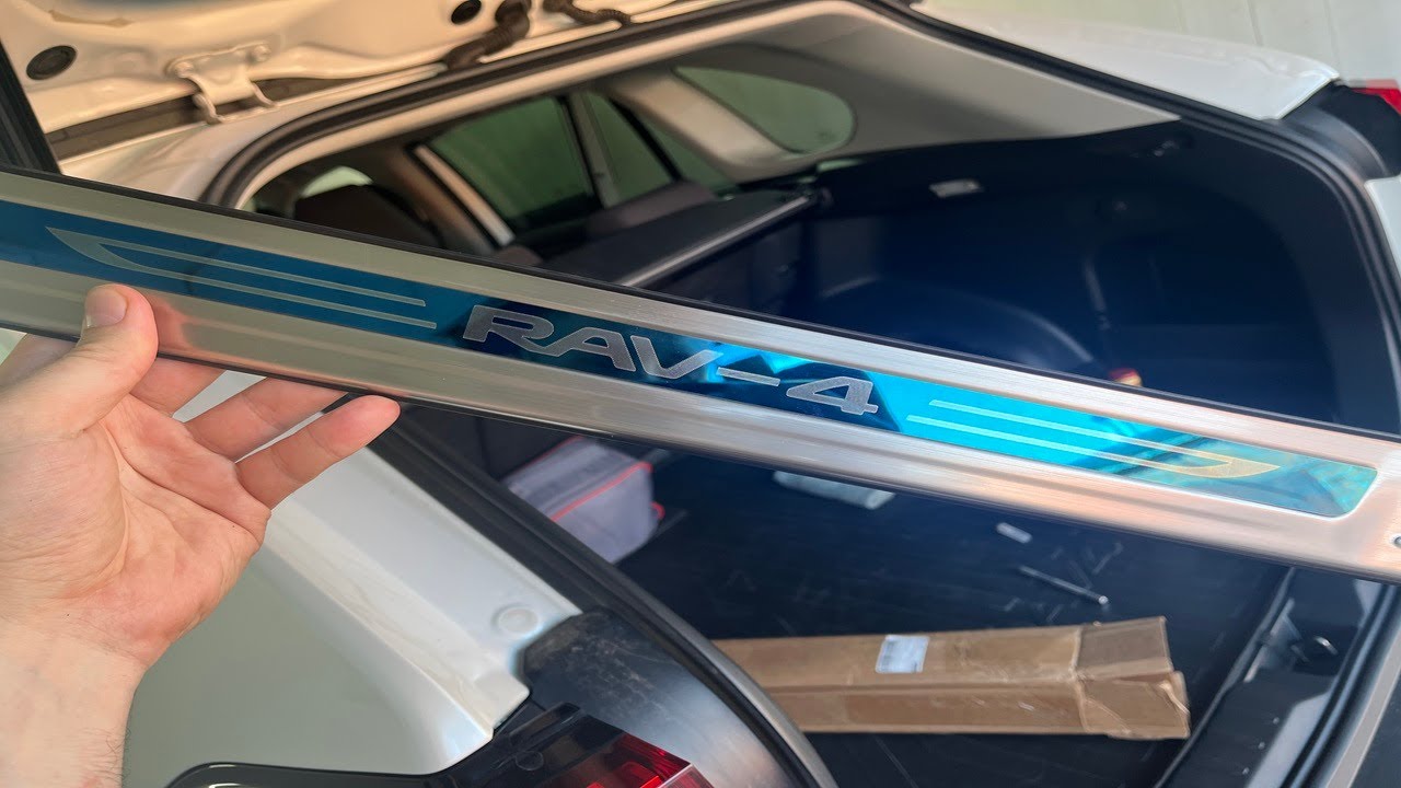 Доработка Toyota Rav4 (7 серия) (светильники в багажник, блок TMPS, накладки на пороги)