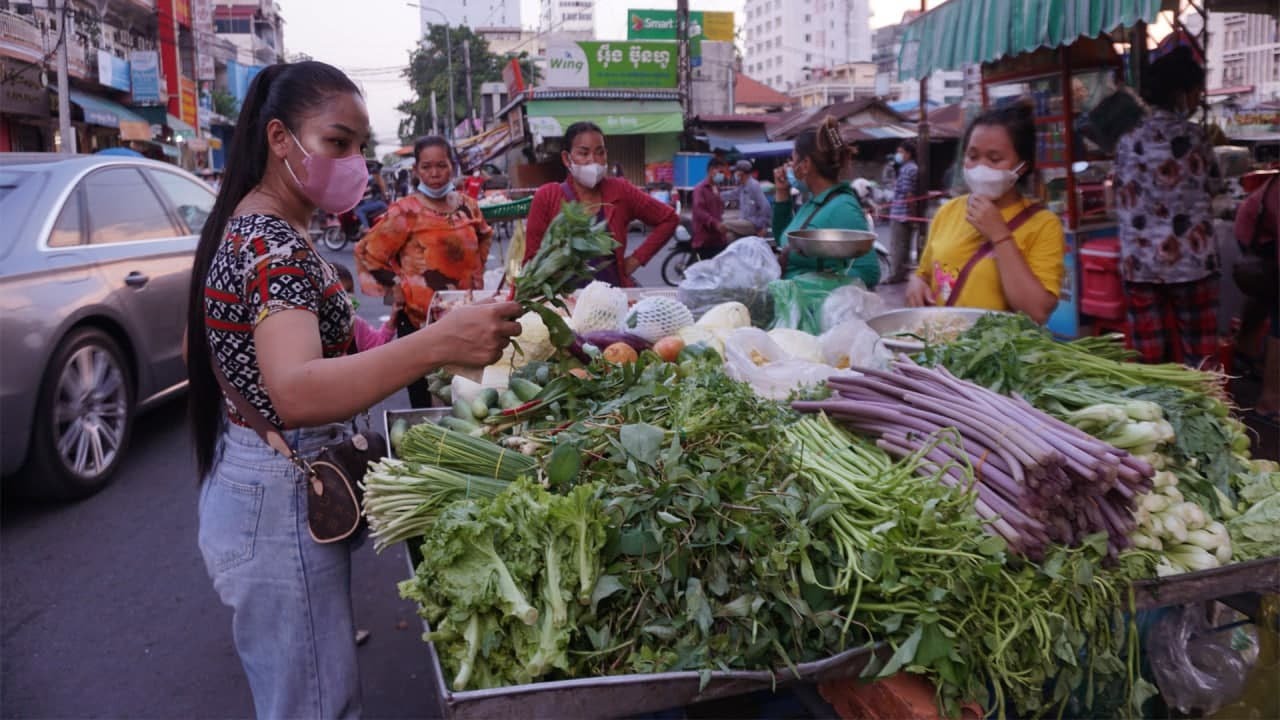 Evening Street Food Near Kandal Market During Market Still Lockdown More a Week - Walking Tour