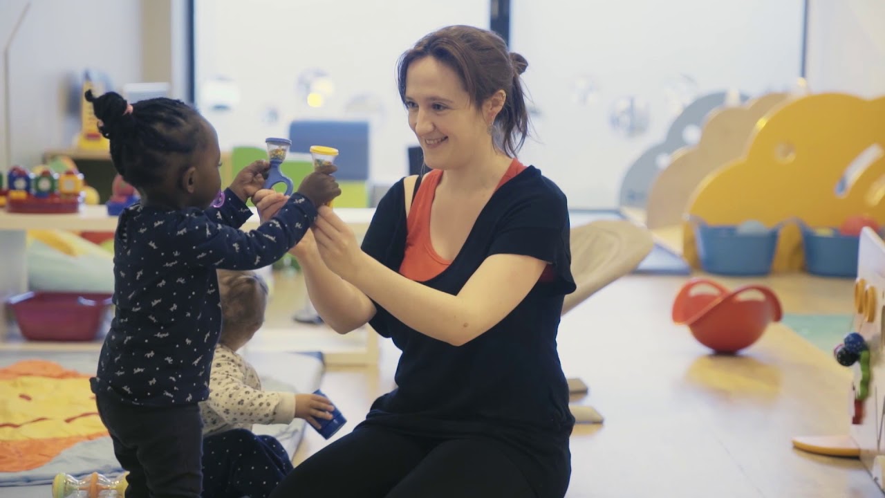 Dis-moi...comment savoir si un enfant est gaucher ou droitier?