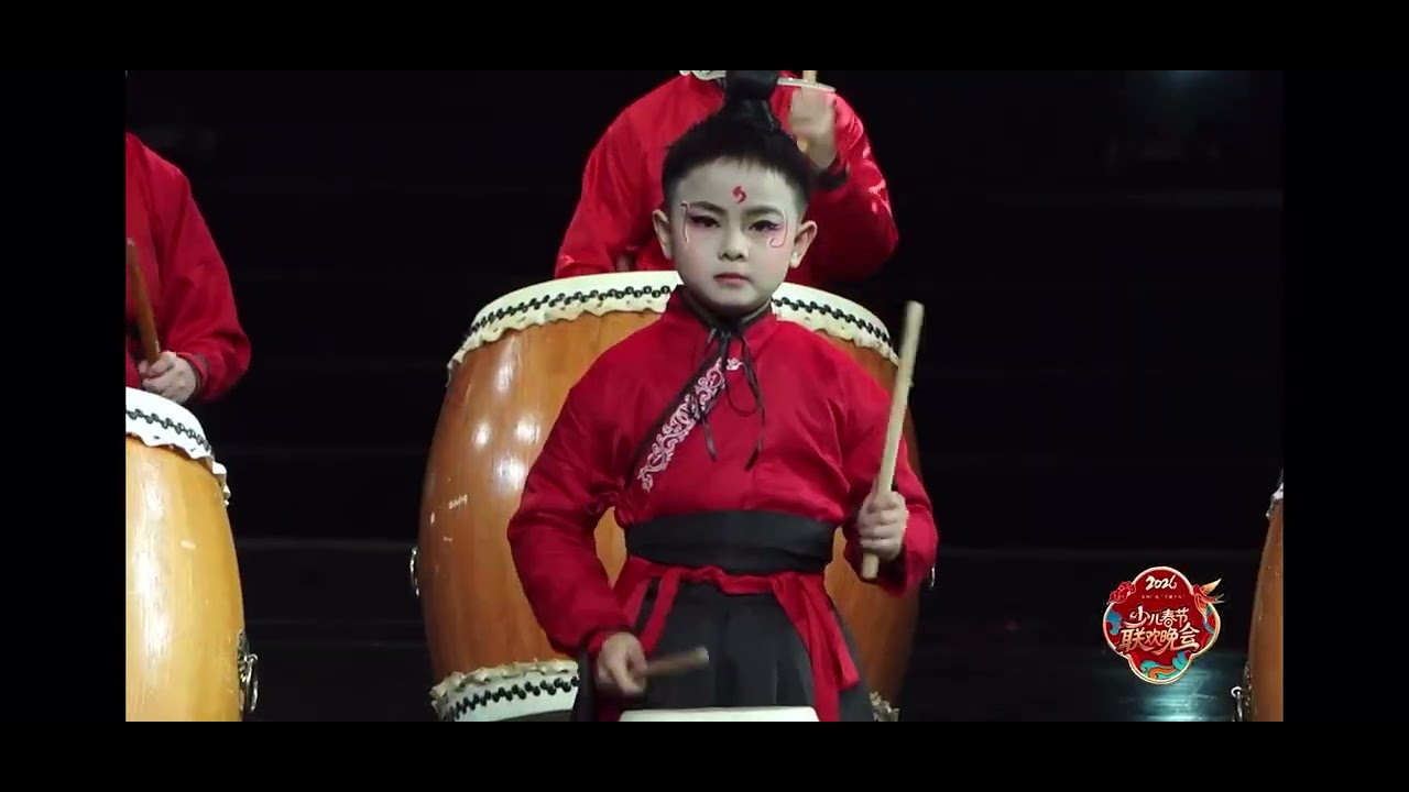 我的小学生中国鼓乐团在电视台演奏我创作的中国鼓曲目（海龙随想）