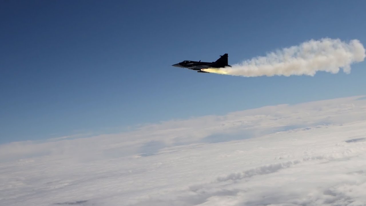 Gripen E realiza disparo de míssil Meteor