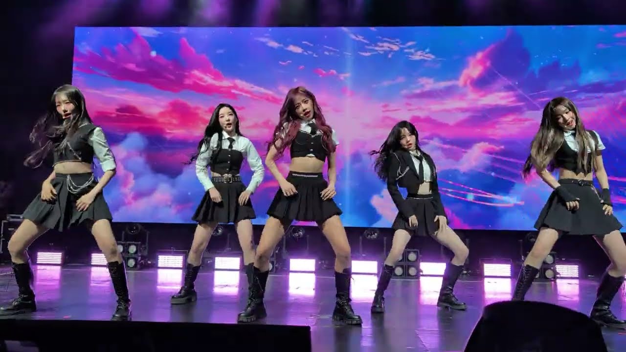 tripleS (트리플에스) - Intro + Girls Never Die | Toronto 250903 | Alpha Percent Tour