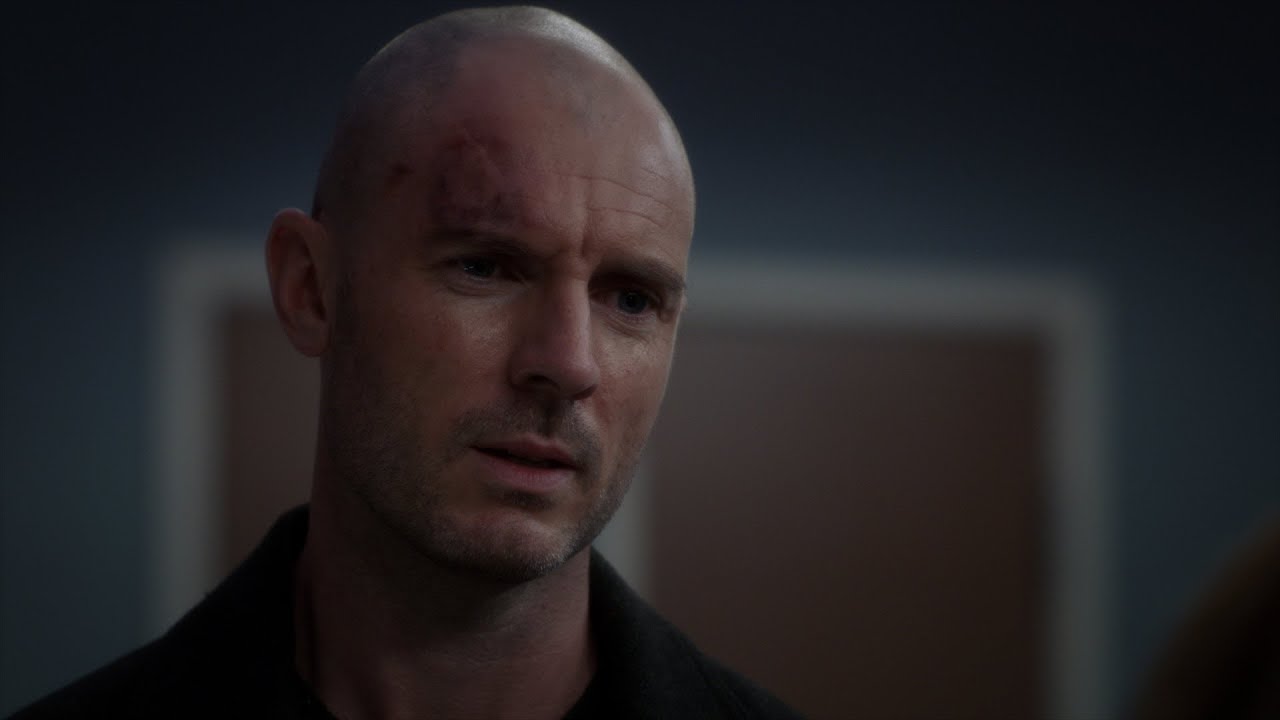Hayes Delivers Some Shocking News to Bailey - Grey's Anatomy