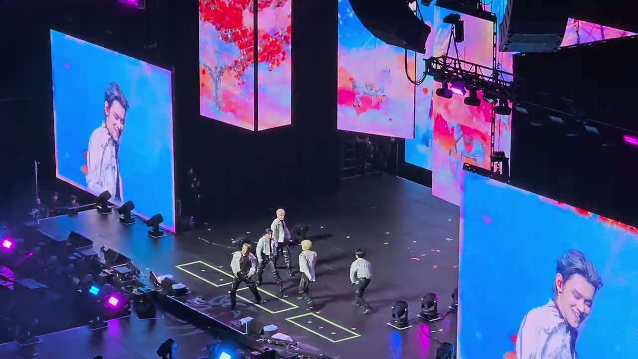 TXT: WORLD TOUR ACT: TOMORROW              Blue Hour  🌌🫶  #moa #txt #sanjose