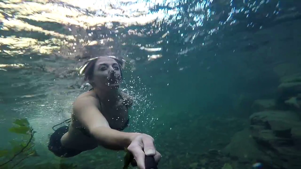 Pateo por barranco Hondo con agua y el Arco del Coronadero.